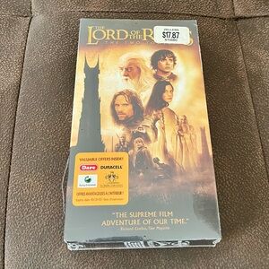 Vintage The Lord of the Rings: The Two Towers VHS Tape